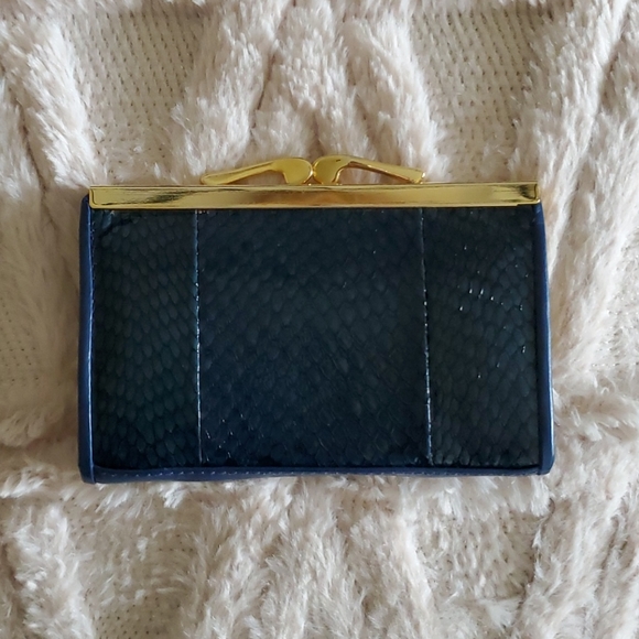 Handbags - 🌿5 for $25🌿 navy salmon skin coinpurse